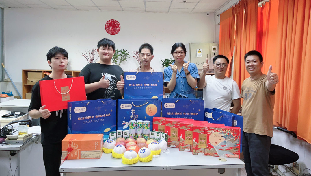 明月照千里，福利暖人心。东莞京福、京纬、京翼服装有限公司发中秋节福利啦!(图24)