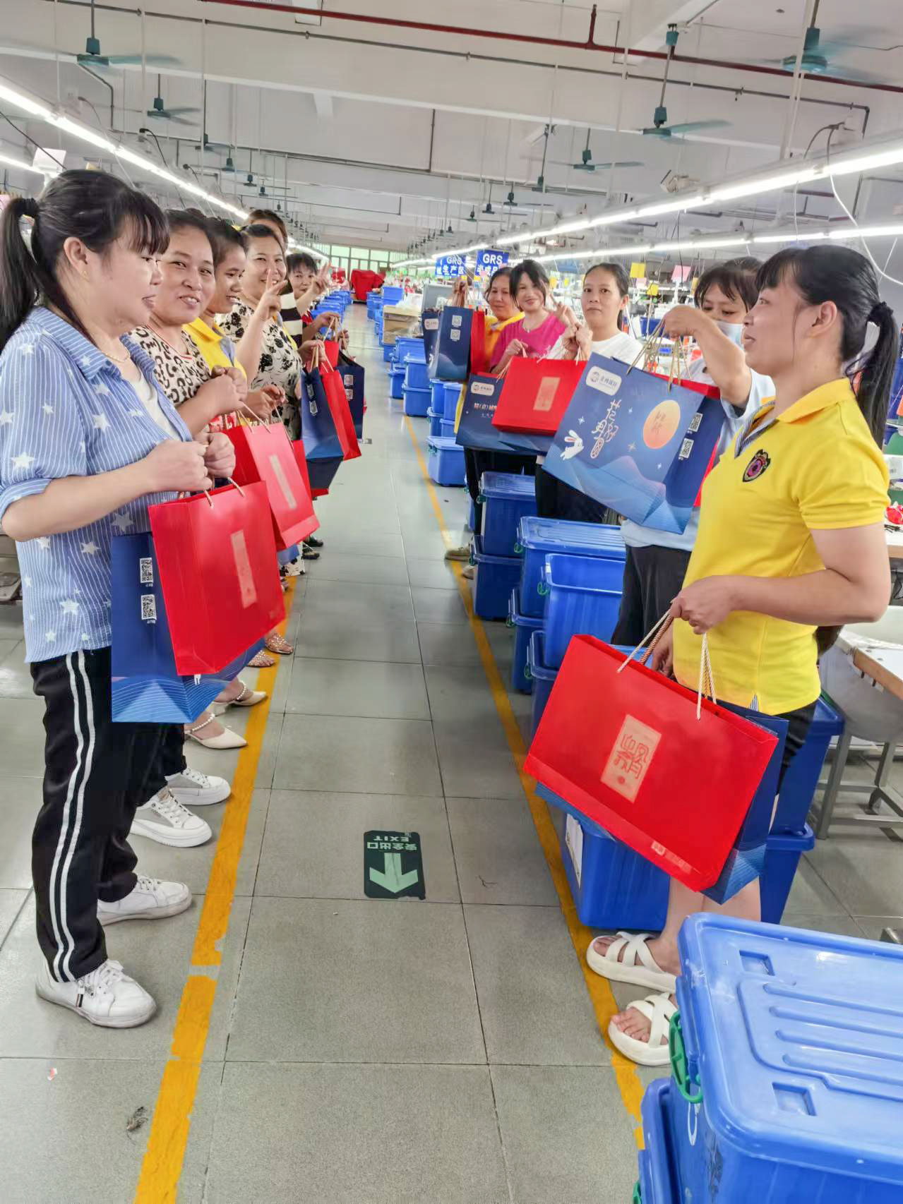 明月照千里，福利暖人心。东莞京福、京纬、京翼服装有限公司发中秋节福利啦!(图29)